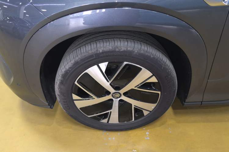 Used BYD Tang L 2025 DM 215KM LiDAR Flagship Model Left Front Wheel Hub