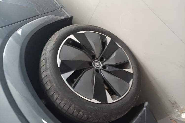 Used BYD Tang L 2025 EV 600KM All-Wheel-Drive LiDAR Flagship Model Left Front Wheel Hub