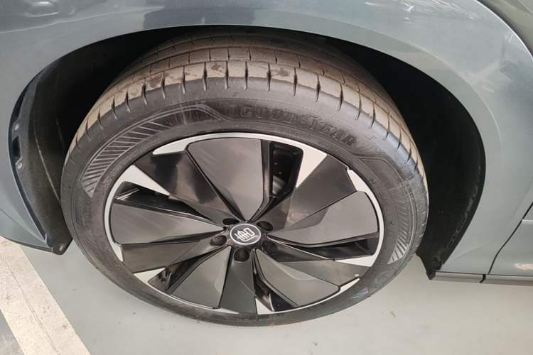 Used BYD Tang L 2025 DM 175KM Drone Player Edition Left Front Wheel Hub