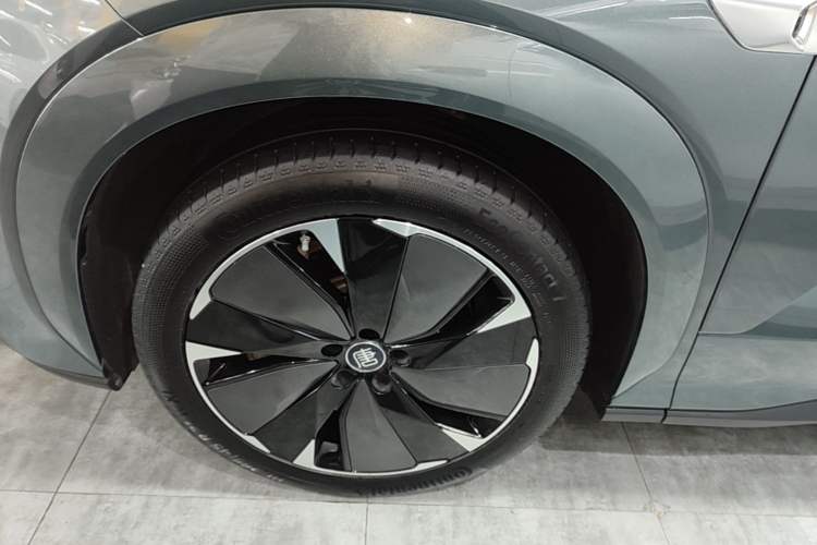 Used BYD Tang L 2025 DM 175KM Drone Player Edition Left Front Wheel Hub