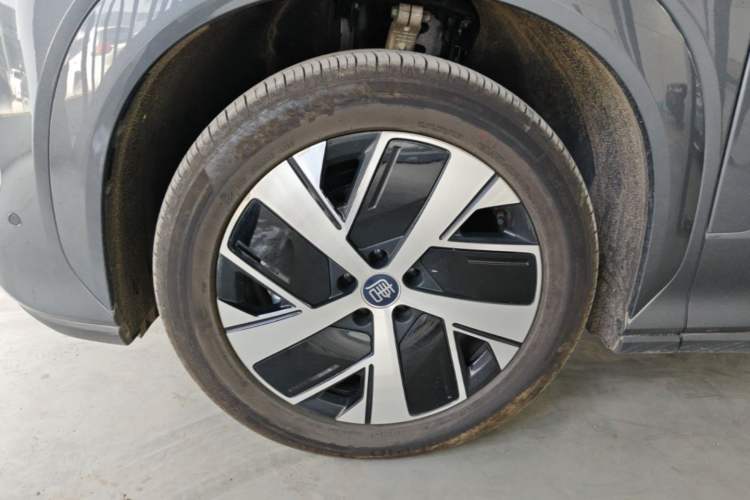 Used BYD Tang L 2025 EV 670KM LiDAR Flagship Version Left Front Wheel Hub