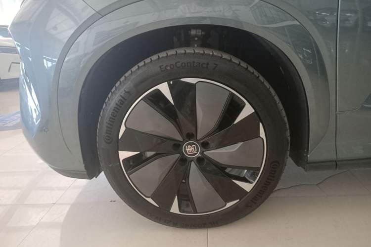 Used BYD Tang L 2025 DM 175KM Drone Player Edition Left Front Wheel Hub