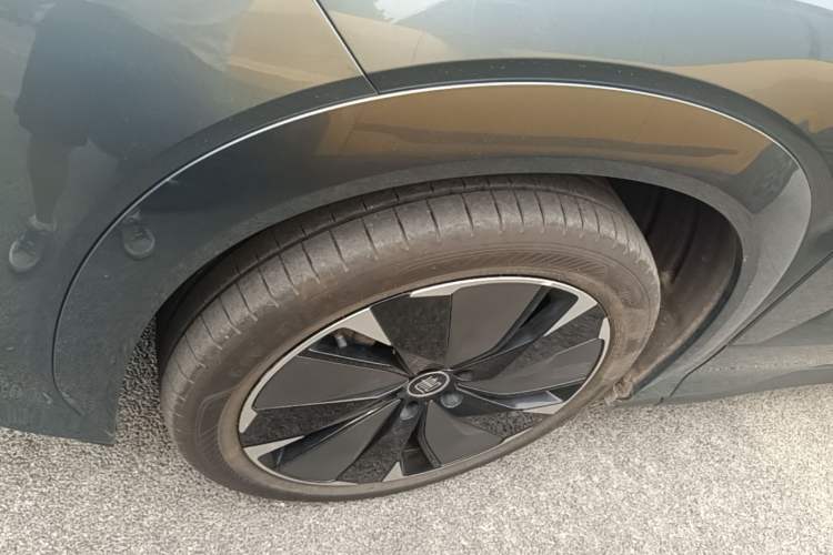 Used BYD Tang L 2025 DM 175KM Drone Player Edition Left Front Wheel Hub
