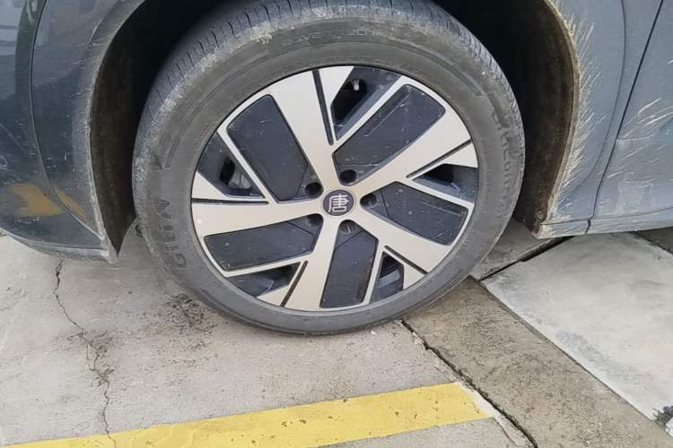 Used BYD Tang L 2025 DM 200KM Four-Wheel Drive LiDAR Flagship Model Left Front Wheel Hub