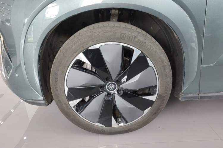 Used BYD Tang L 2025 DM 175KM Drone Player Edition Left Front Wheel Hub