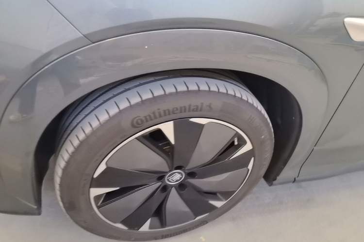 Used BYD Tang L 2025 DM 175KM Drone Player Edition Left Front Wheel Hub
