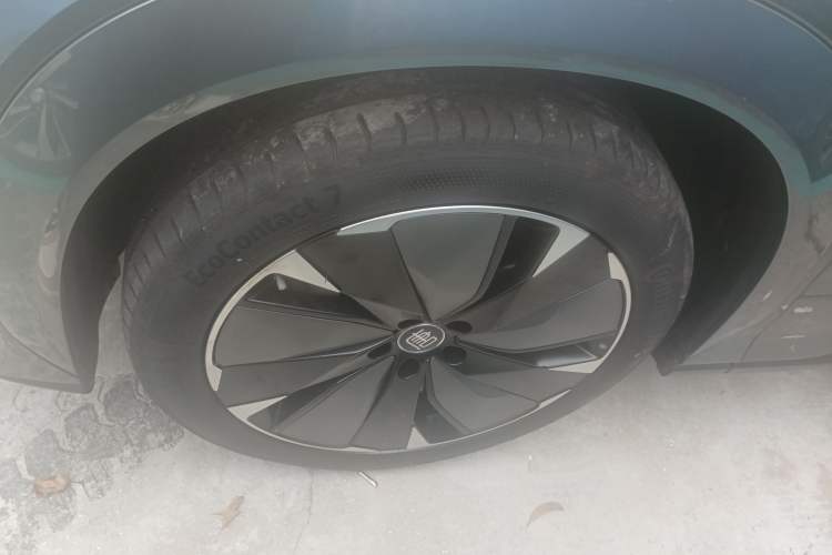 Used BYD Tang L 2025 DM 175KM Drone Player Edition Left Front Wheel Hub