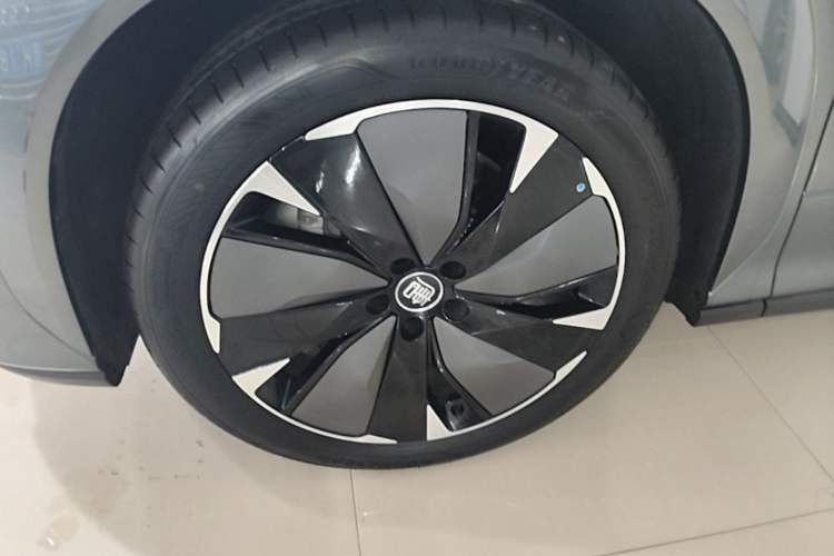 Used BYD Tang L 2025 DM 175KM Drone Player Edition Left Front Wheel Hub