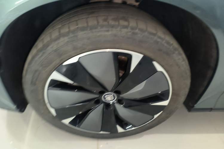 Used BYD Tang L 2025 DM 175KM Drone Player Edition Left Front Wheel Hub