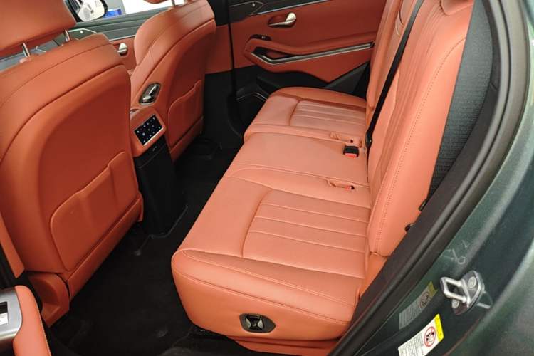 Used BYD Tang L 2025 DM 175KM Drone Player Edition Left Rear Seat