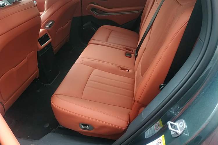 Used BYD Tang L 2025 DM 175KM Drone Player Edition Left Rear Seat