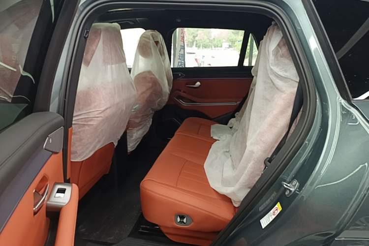 Used BYD Tang L 2025 DM 175KM Drone Player Edition Left Rear Seat