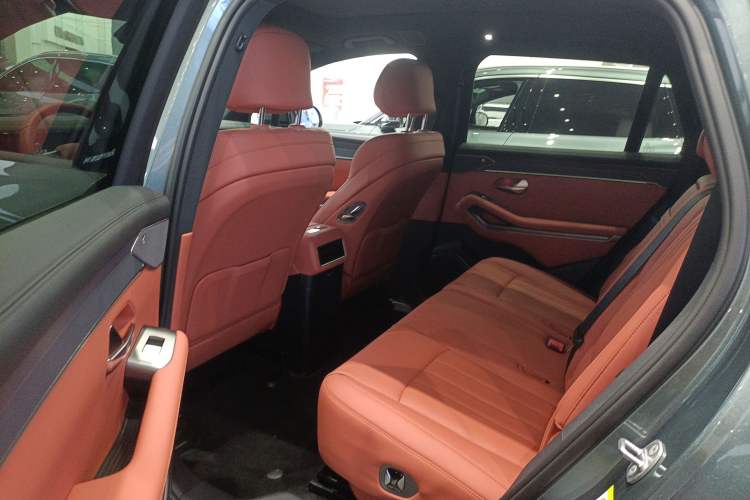 Used BYD Tang L 2025 DM 175KM Drone Player Edition Left Rear Seat