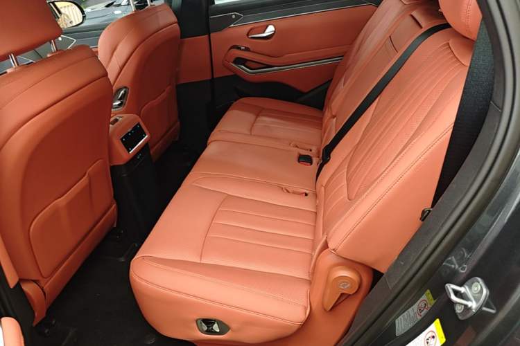 Used BYD Tang L 2025 DM 175KM Drone Player Edition Left Rear Seat