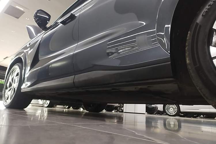 Used BYD Tang L 2025 DM 200KM Four-Wheel Drive LiDAR Flagship Model Left Side Sill