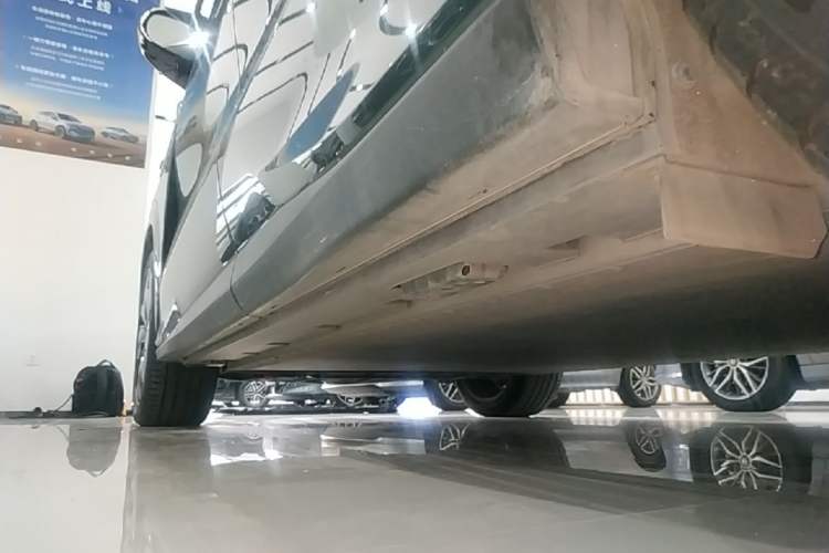 Used BYD Tang L 2025 EV 600KM All-Wheel-Drive LiDAR Flagship Model Left Side Sill