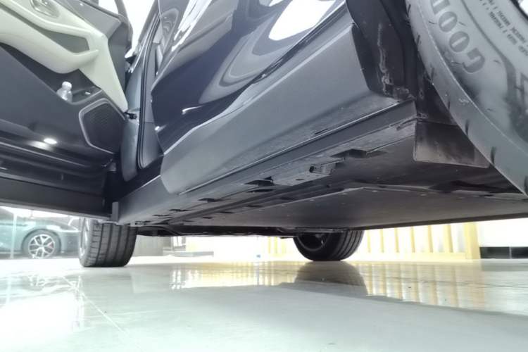 Used BYD Tang L 2025 DM 175KM Drone Player Edition Left Side Sill