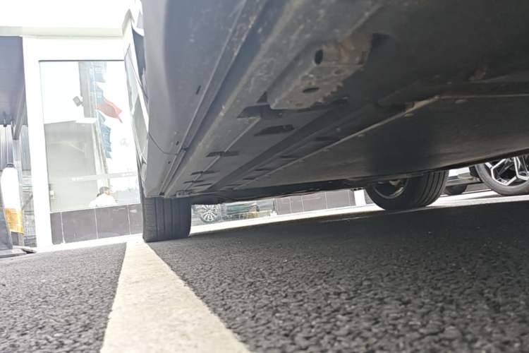 Used BYD Tang L 2025 DM 200KM Four-Wheel Drive LiDAR Flagship Model Left Side Sill