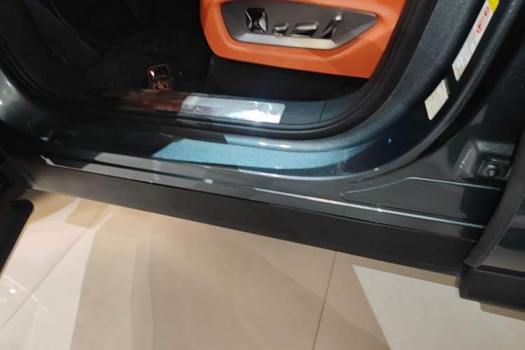 Used BYD Tang L 2025 DM 175KM Drone Player Edition Left Side Sill