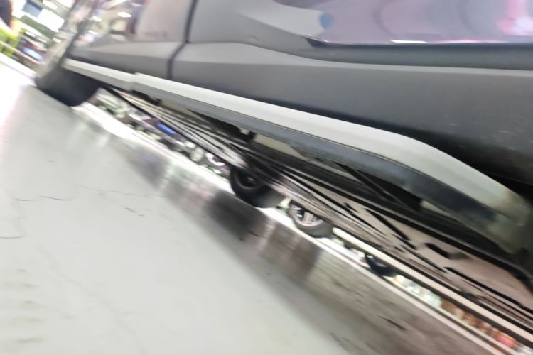 Used BYD Tang L 2025 EV with 670 km Range LiDAR and Premium Features Left Side Sill