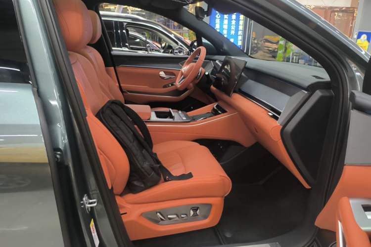 Used BYD Tang L 2025 DM 175KM Drone Player Edition Right Front Seat