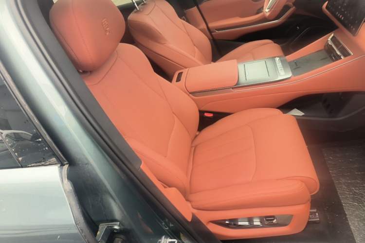 Used BYD Tang L 2025 DM 175KM Drone Player Edition Right Front Seat