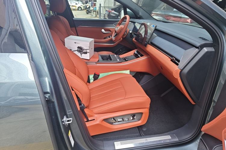 Used BYD Tang L 2025 DM 175KM Drone Player Edition Right Front Seat