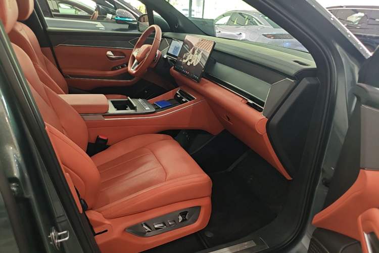 Used BYD Tang L 2025 DM 175KM Drone Player Edition Right Front Seat