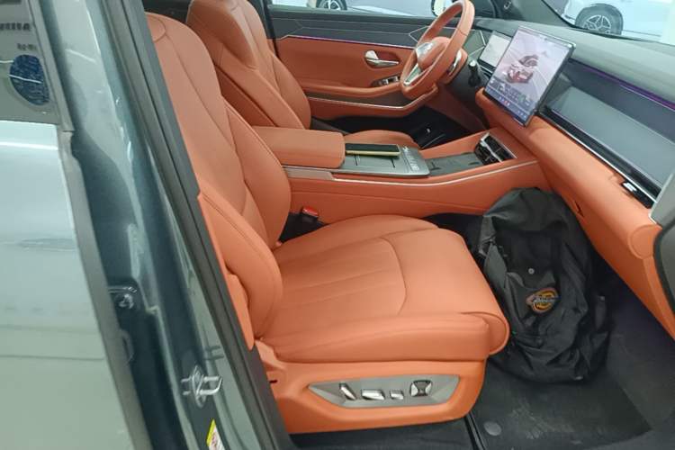 Used BYD Tang L 2025 DM 175KM Drone Player Edition Right Front Seat
