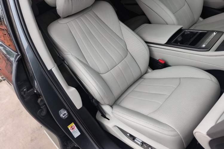 Used BYD Tang L 2025 EV with 670 km Range LiDAR and Premium Features Right Front Seat