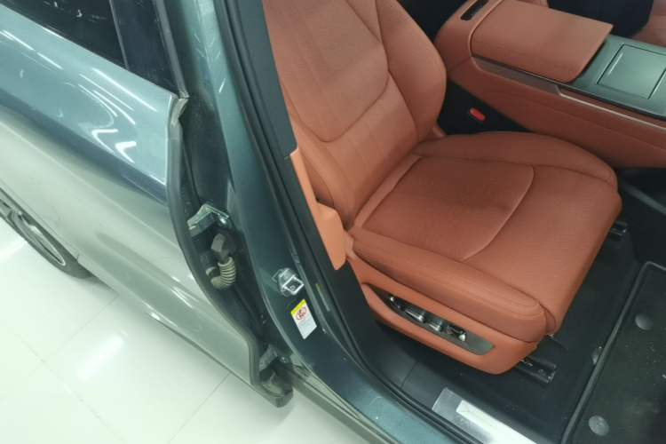 Used BYD Tang L 2025 DM 175KM Drone Player Edition Right Front Seat