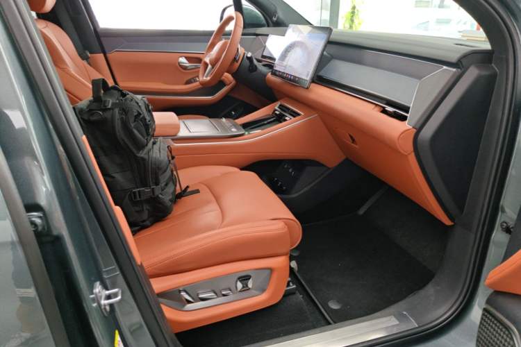 Used BYD Tang L 2025 DM 175KM Drone Player Edition Right Front Seat