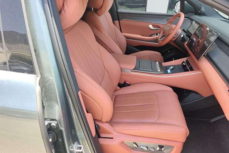 Used BYD Tang L 2025 DM 175KM Drone Player Edition Right Front Seat