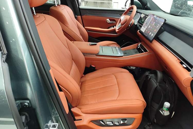 Used BYD Tang L 2025 DM 175KM Drone Player Edition Right Front Seat