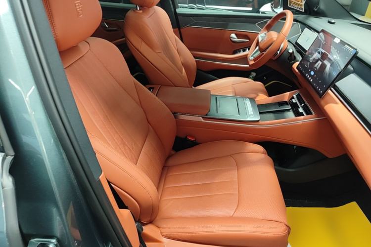 Used BYD Tang L 2025 DM 175KM Drone Player Edition Right Front Seat