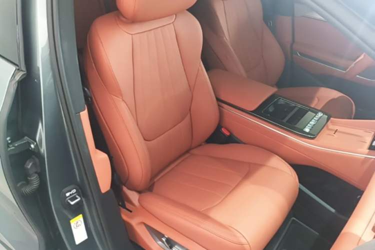 Used BYD Tang L 2025 EV with 670 km Range LiDAR and Premium Features Right Front Seat