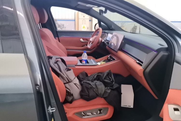 Used BYD Tang L 2025 DM 175KM Drone Player Edition Right Front Seat
