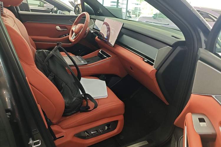 Used BYD Tang L 2025 DM 175KM Drone Player Edition Right Front Seat