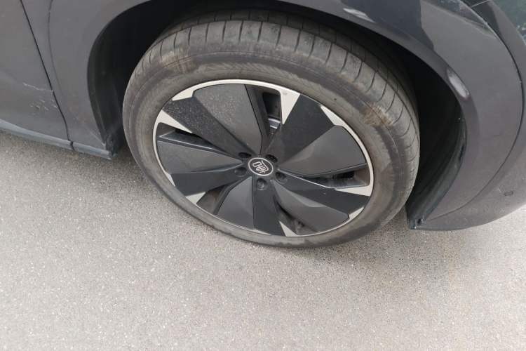 Used BYD Tang L 2025 EV 600KM All-Wheel-Drive LiDAR Flagship Model Right Front Wheel Hub
