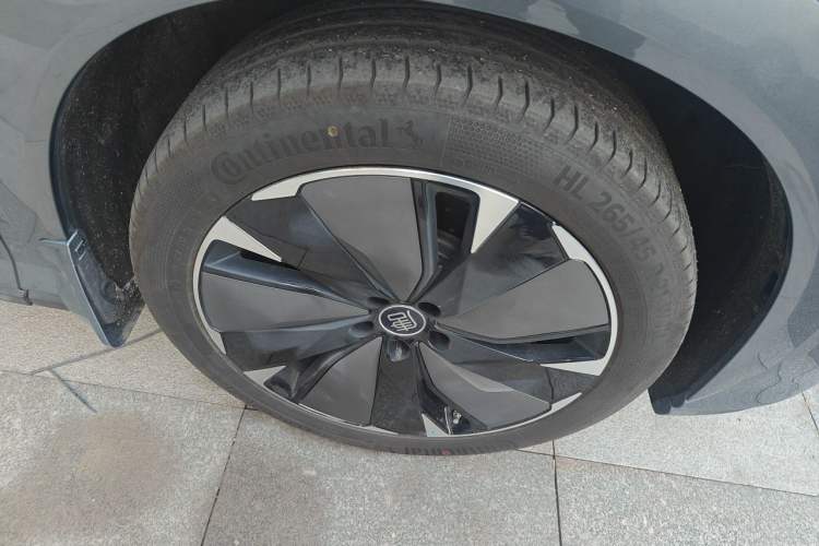 Used BYD Tang L 2025 DM 175KM Drone Player Edition Right Front Wheel Hub