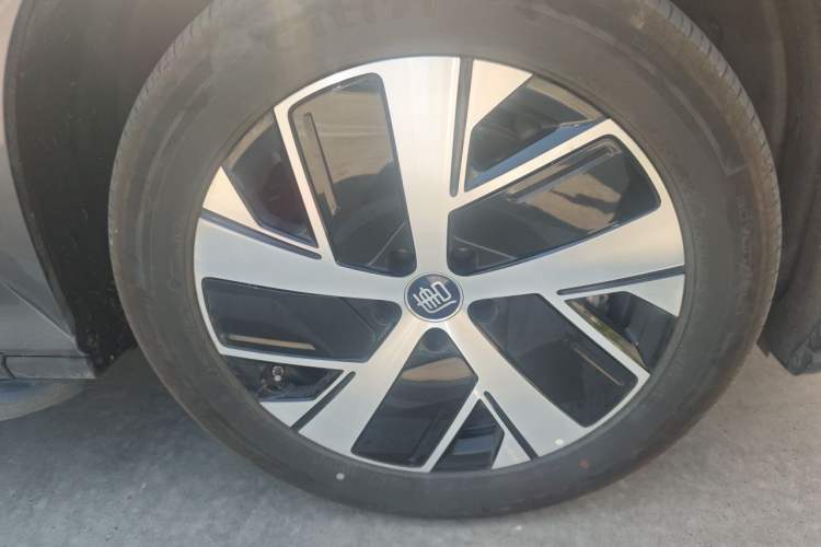Used BYD Tang L 2025 DM 200KM Four-Wheel Drive LiDAR Flagship Model Right Front Wheel Hub