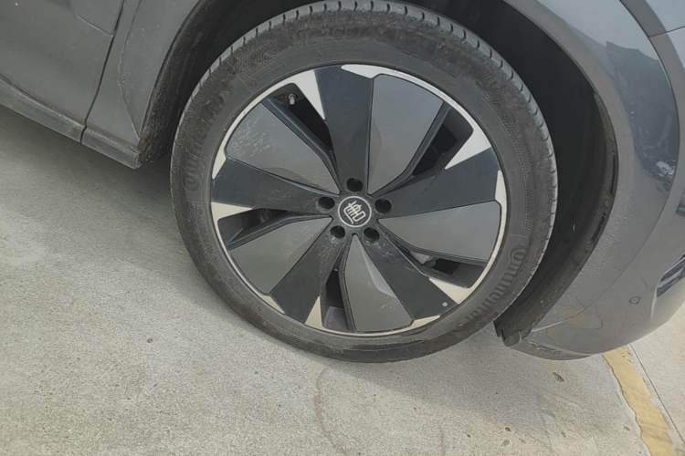 Used BYD Tang L 2025 EV 600KM All-Wheel-Drive LiDAR Flagship Model Right Front Wheel Hub