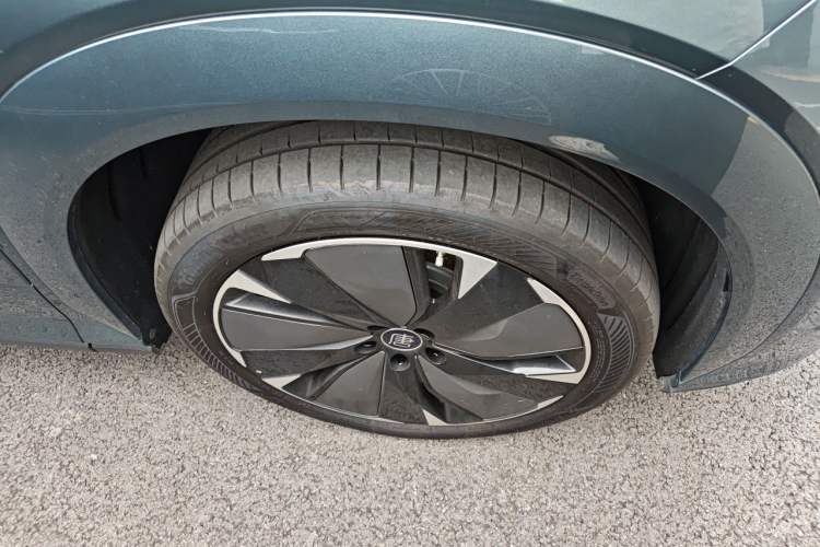 Used BYD Tang L 2025 DM 175KM Drone Player Edition Right Front Wheel Hub