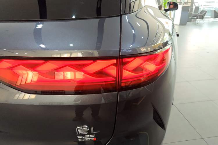 Used BYD Tang L 2025 EV 600KM All-Wheel-Drive LiDAR Flagship Model Right Rear Taillight