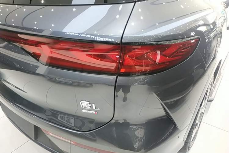 Used BYD Tang L 2025 EV with 670 km Range LiDAR and Premium Features Right Rear Taillight