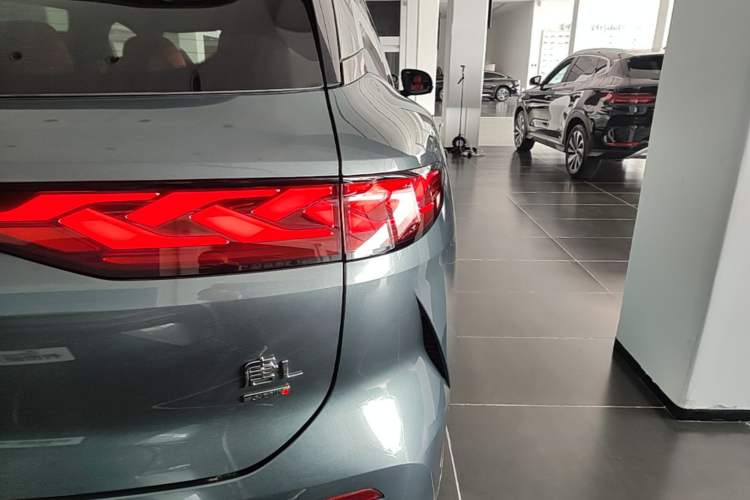 Used BYD Tang L 2025 DM 175KM Drone Player Edition Right Rear Taillight