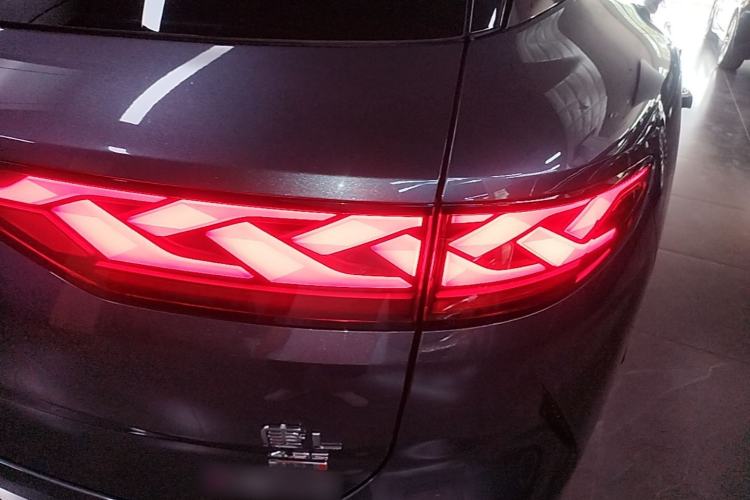 Used BYD Tang L 2025 DM 200KM Four-Wheel Drive LiDAR Flagship Model Right Rear Taillight