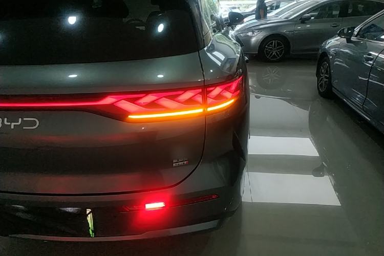 Used BYD Tang L 2025 EV 600KM All-Wheel-Drive LiDAR Flagship Model Right Rear Taillight
