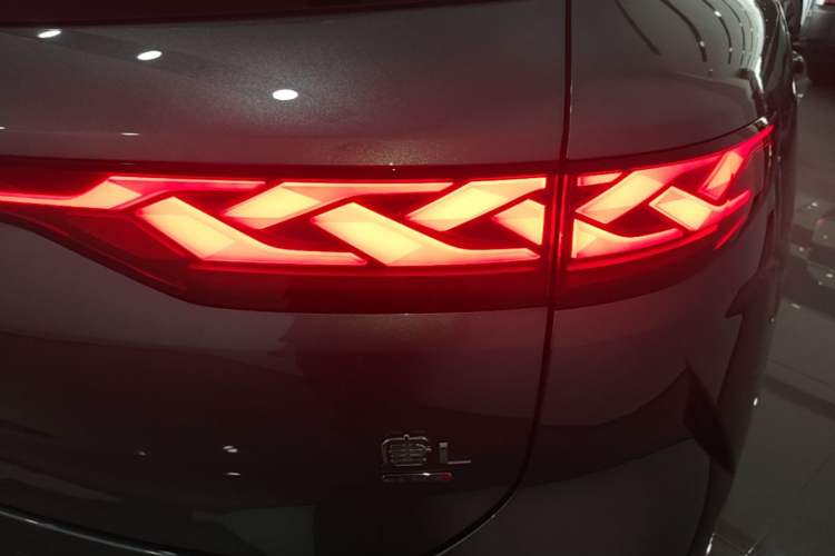 Used BYD Tang L 2025 DM 175KM Drone Player Edition Right Rear Taillight