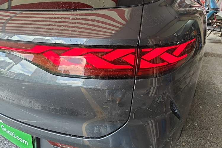 Used BYD Tang L 2025 EV 600KM All-Wheel-Drive LiDAR Flagship Model Right Rear Taillight